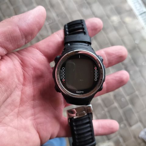 Suunto D4i dykkecomputer selges