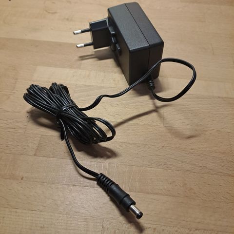 YAMAHA 12 V adapter