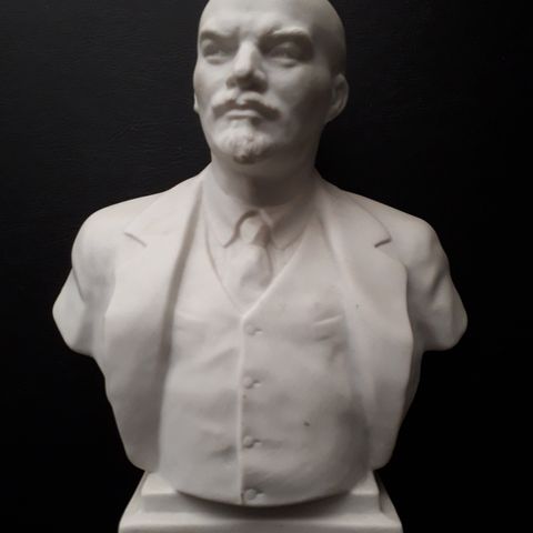 Lomonosov porselensfabrikk. Byste av Lenin. 1900-tallet.Andre halvdel.