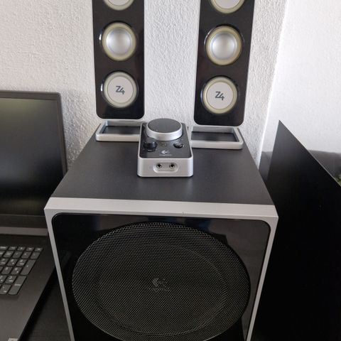 Logitec høytalere med sub woofer