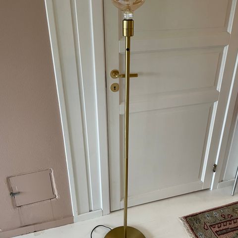 Ikea lampe - messing 131cm høy