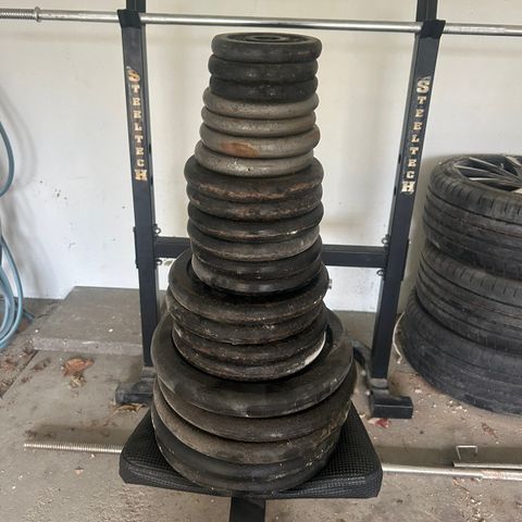 Benkpress, stang, manualer og 110kg vektskiver