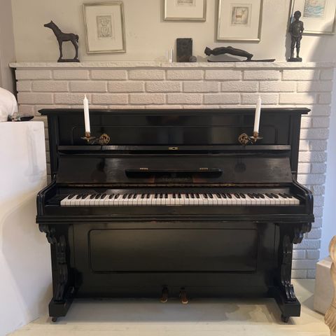 Antikk piano fra 1907