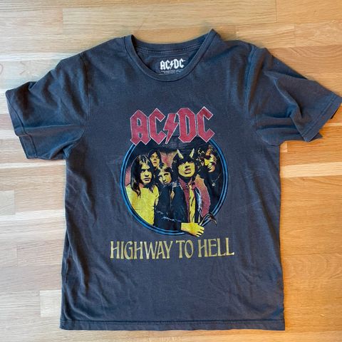 AC⚡️DC t-skjorte fra Pull&Bear