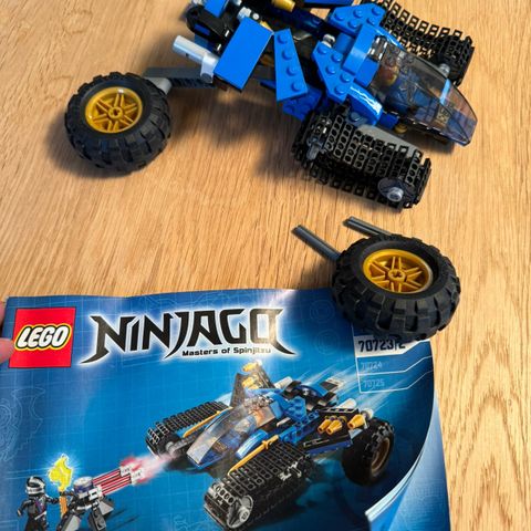 Lego ninjago kjøretøy til salgs