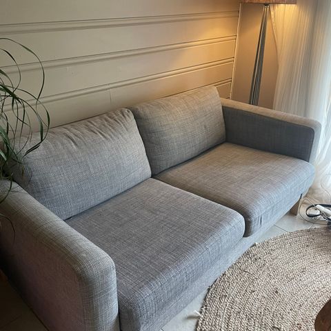 Brukt, men fin og god liten sofa