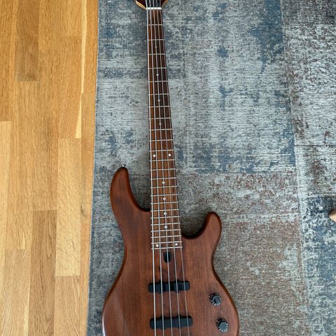 Yamaha BB N5 bass guitar