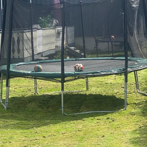 Trampoline selges!