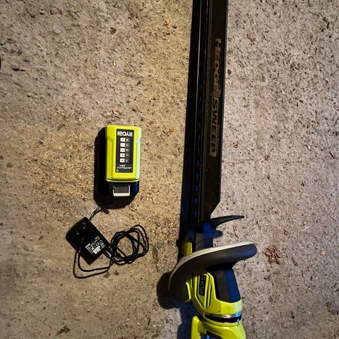 Ryobi Hekkesaks m/batteri og lader