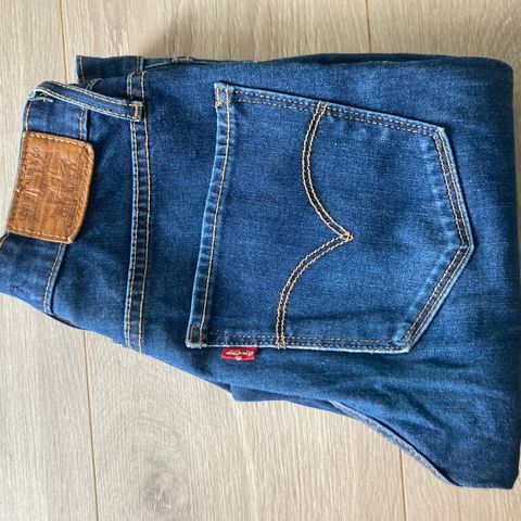 Levis high rise skinny 24