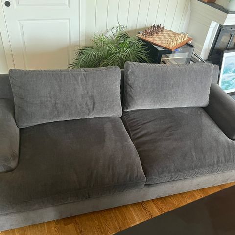 Flott grå Slettvoll sofa selges.