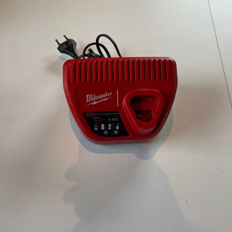 Milwaukee m12 lader