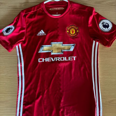 2 stk. Originale 16/17 Manchester united drakter selges