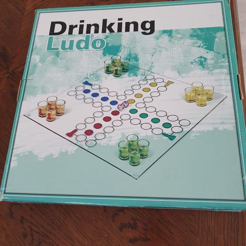 Ludo glass spill selges