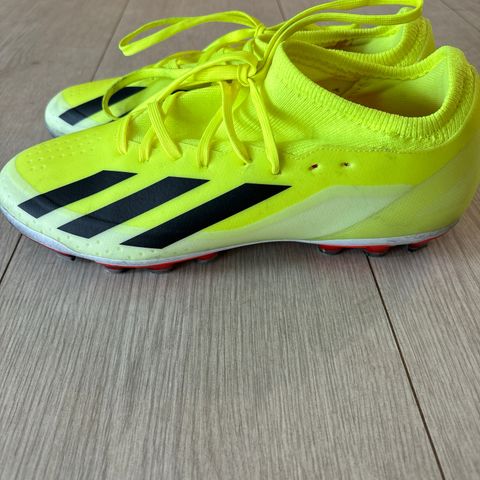 Adidas fotballsko str 40