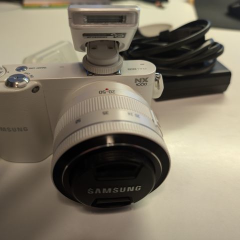 Samsung NX 1000 pent brukt kamera med minnekort