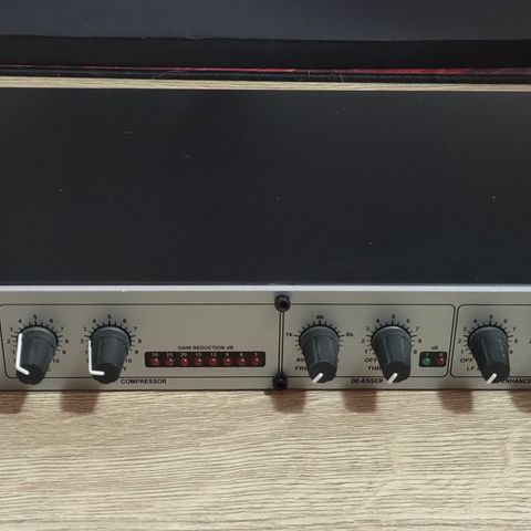 Mic preamp/processor dbs 286s