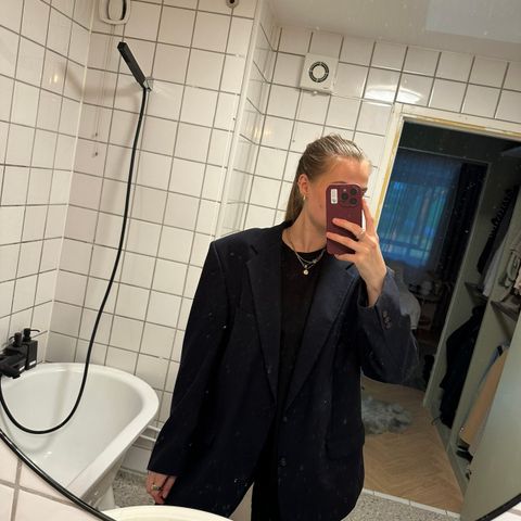 Vintage blazer i ullblanding. Mørkeblå.