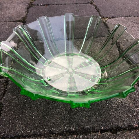 Grønn glassbolle/pressglass