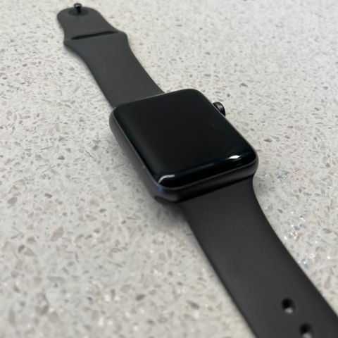 Apple Watch series 3, 42 mm. Ny enda lavere pris!