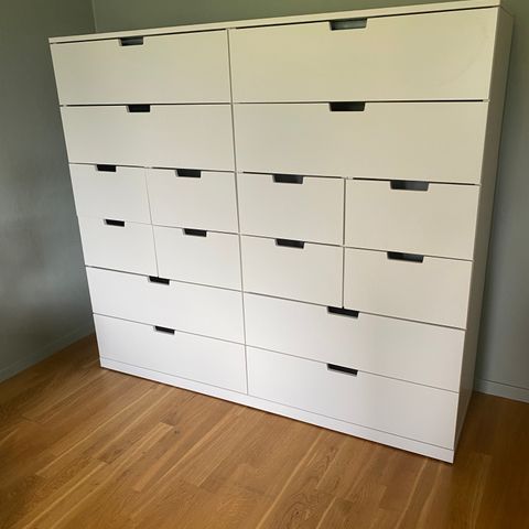 Nordli kommode fra ikea med 8 små og 8 store skuffer