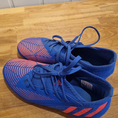 Adidas predator edge fotballsko str 38.5 - pent brukt