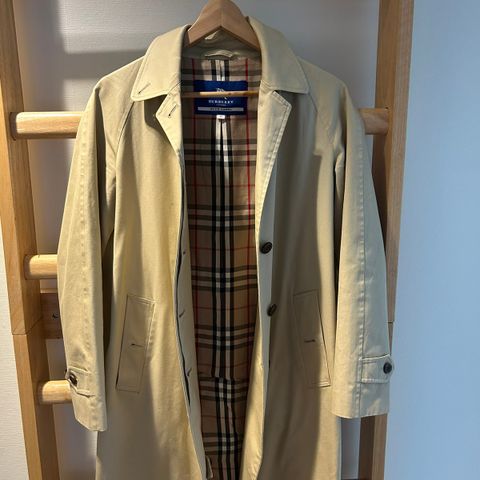 Burberry trenchcoat