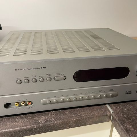 NAD T 742