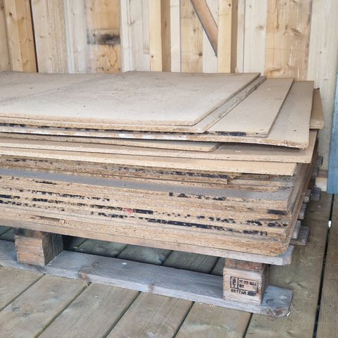 Mange sponplater selges billig 80 x 120 og mindre.