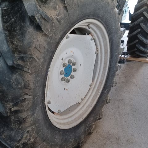 Traktor dekk, 520/ 70- 38.   2stk.