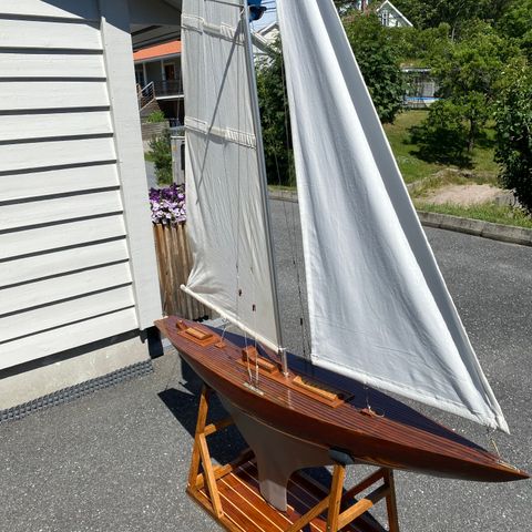 Gammel J Class seilbåt