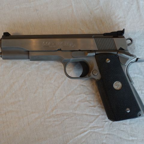 Colt 45 ACP med konkurransesikter