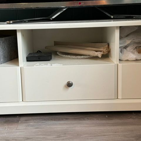 Hemnes tv benk hvit