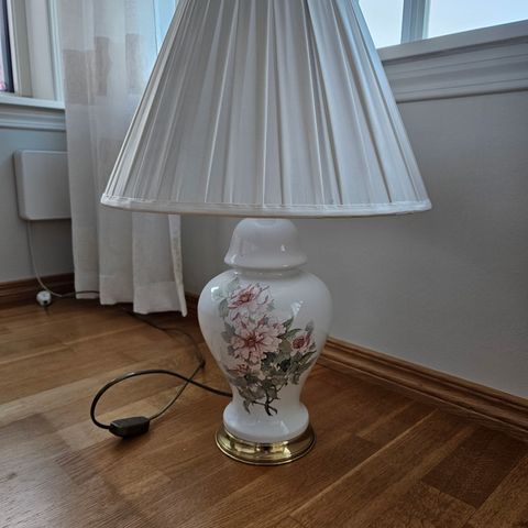 Lampe i porselen