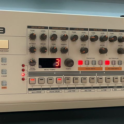 Roland TR-09