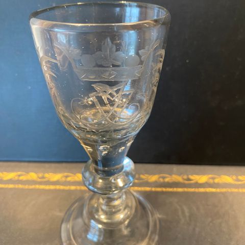 Hurdal Perlkelchen glass