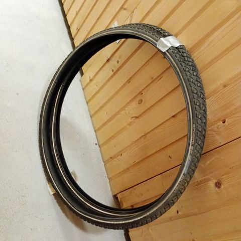 Schwalbe marathon winter piggdekk selges. 35-622 str