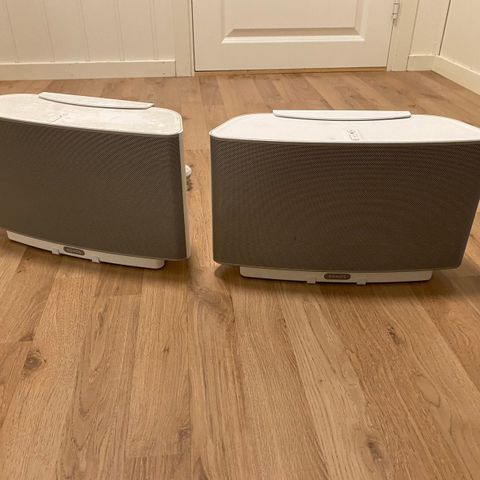 Sonos høytalere/lydanlegg selges. Trolig Sonos play 5. Veggfeste inkl