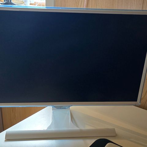 Hvit Samsung skjerm 24"