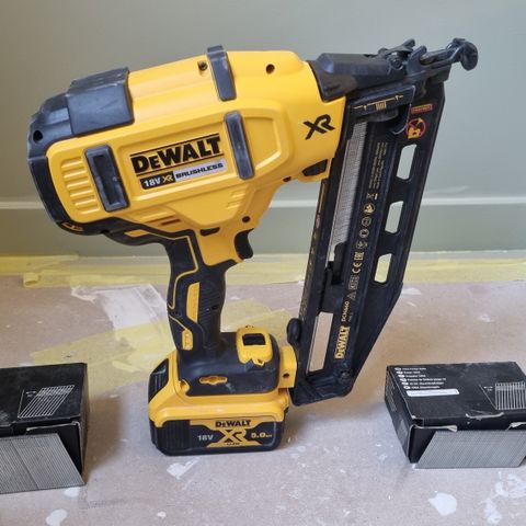 Dewalt 18v 32-63mm Spikerpistol leies ut