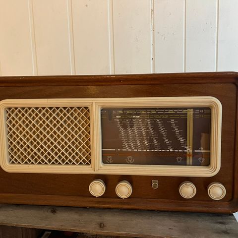 Gammel Teak Radio