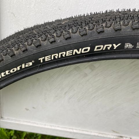 Vittoria Terreno Dry 37x622