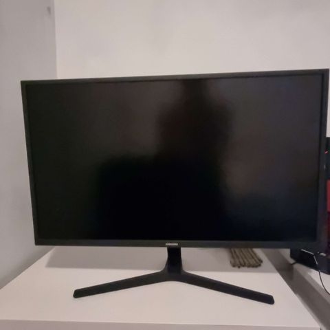 Samsung U32J590UQU - LED-skjerm - 4K - 32