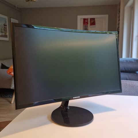 Samsung Curved Monitor 24"