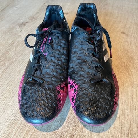 Adidas Predator fotballsko til jente us 6 (34/35?)