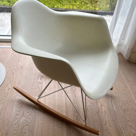 Vitra Eames RAR gyngestol