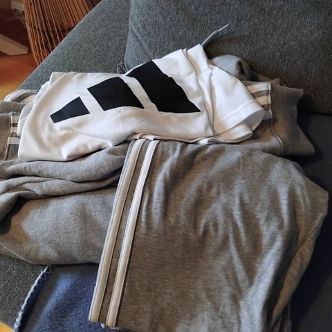 Adidas hettejakke, leggings  å t-shirt