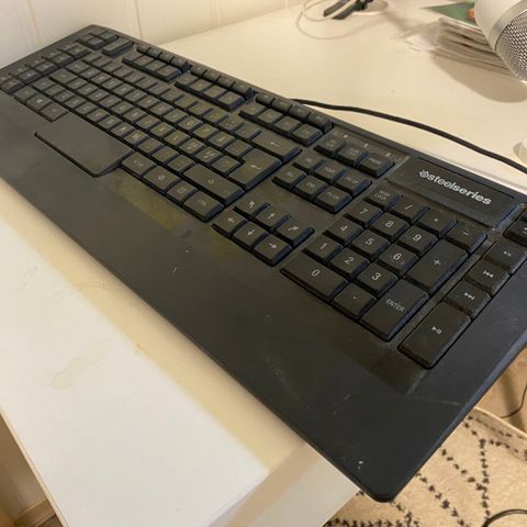 Keyboard med RGB lys