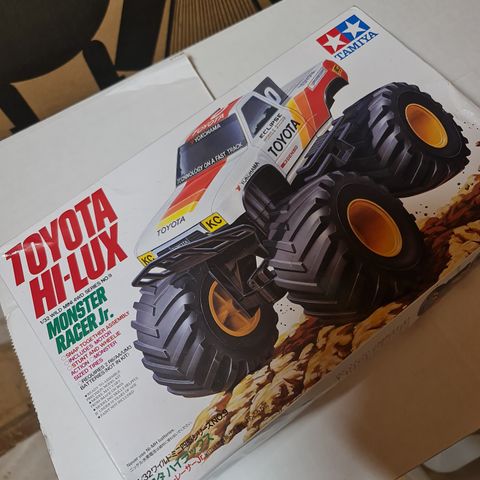 Tamiya toyota hilux  1/32 model