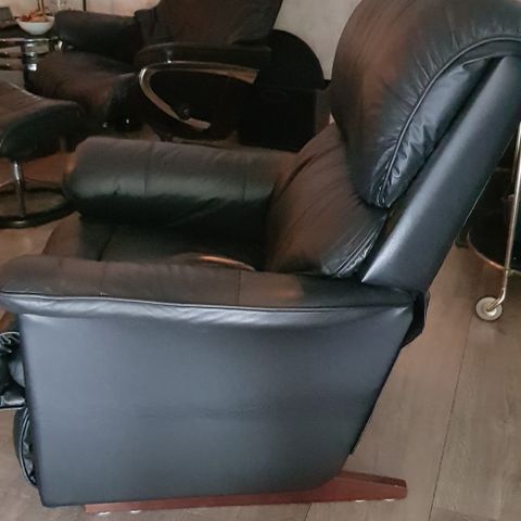 Recliner hvilestol i sort skinn